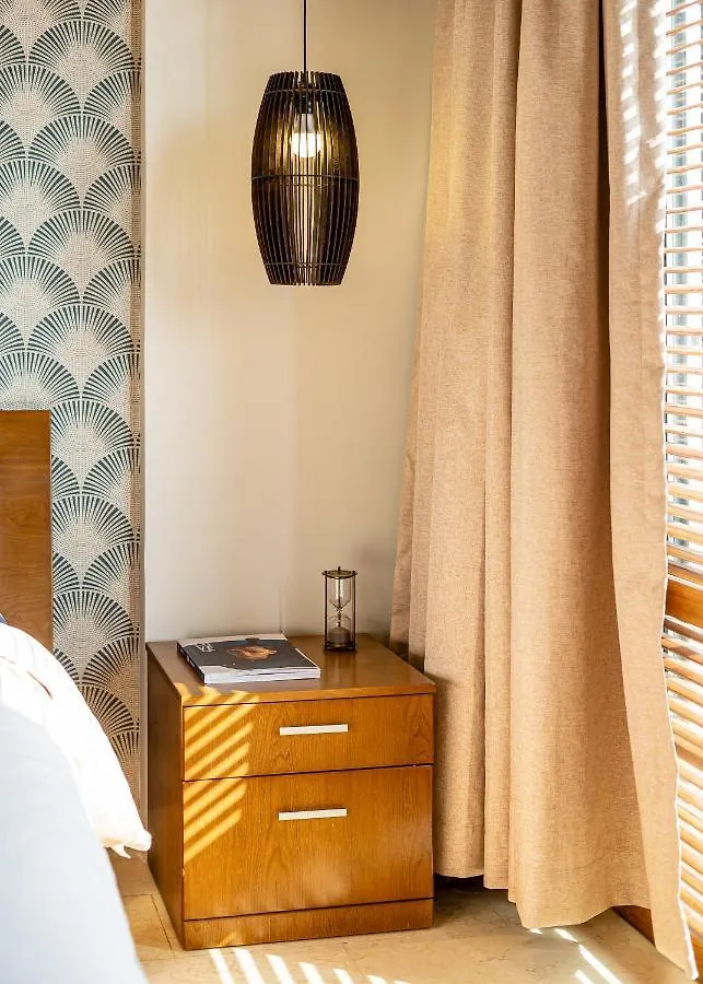 Luxury Apartments With Rooftop Pool & Gym - Avalon Ho Chi Minh City 0*,